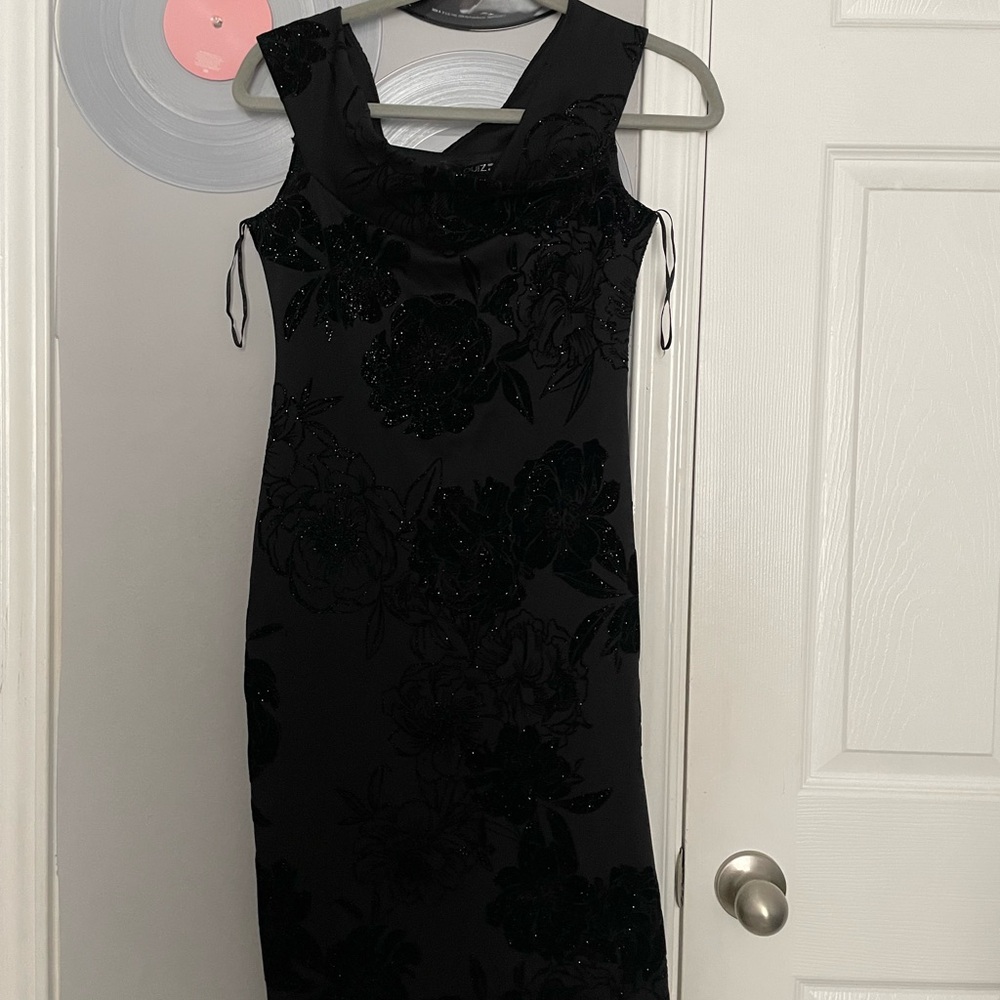 Chic Black Floral Midi Dress